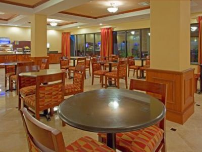 Express & South, An Ihg Hotel Vidor